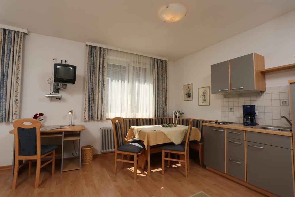 Hofer Vendégház Villach Szoba fotó